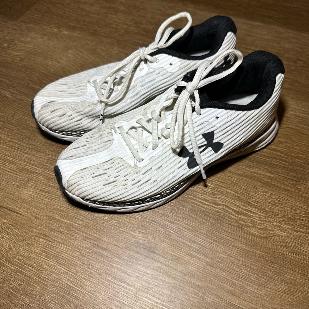 Under Armour HOVR Velociti 3 Women's Running Shoes White Black Size 8.5 UA
